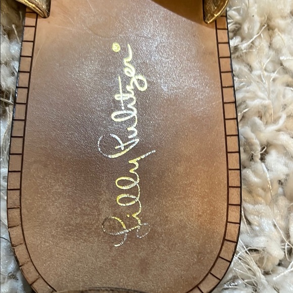 Lilly Pulitzer Pink and Gold Sandals with Bow Detail - Picture 2 of 7